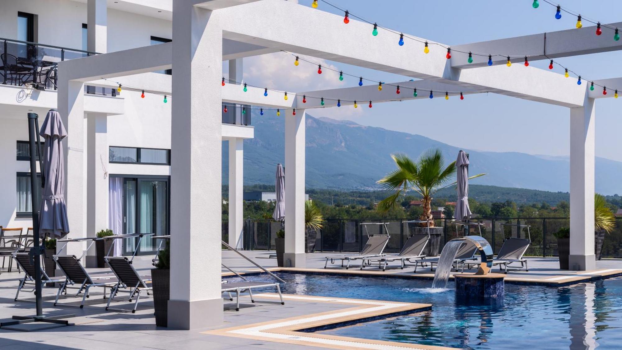 Bed and Breakfast White House Radac Peja Екстер'єр фото